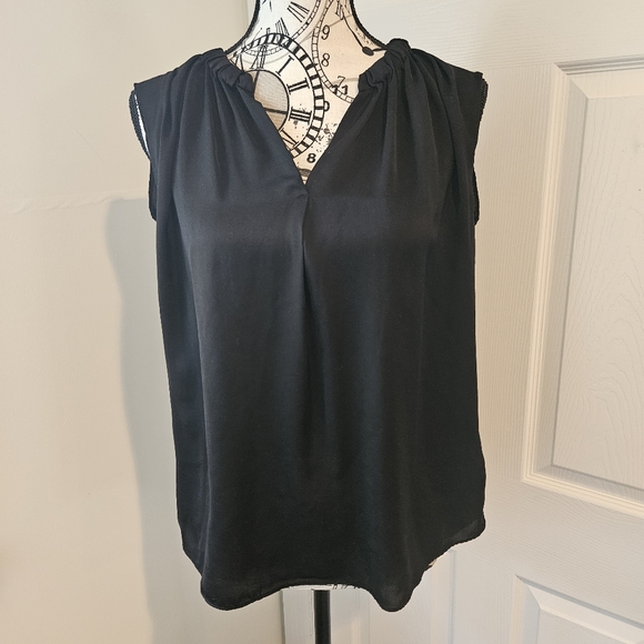 🔥Pookie and Sebastian black sleeveless lightweight blouse size small - Picture 5 of 10